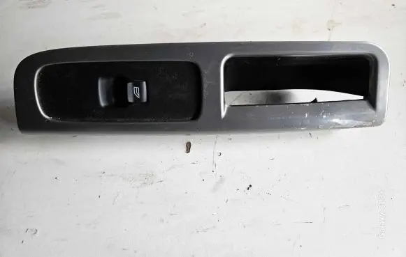 Volvo V50 Front door window switch trim 8679669