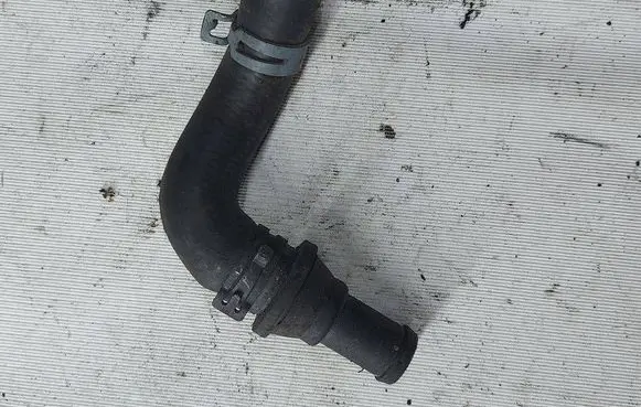 Coolant pipe/hose