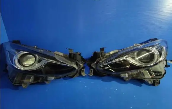 Mazda 3 III Headlight/headlamp BHT551030