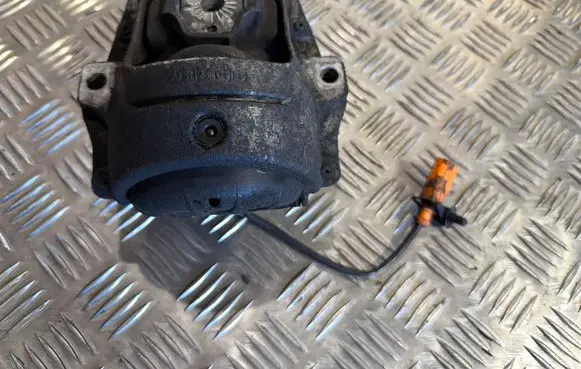 Audi Q5 SQ5 8R Engine mount bracket