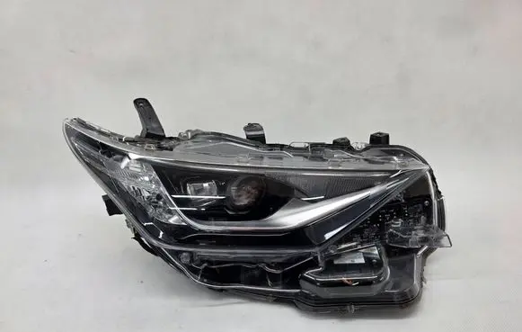 Toyota Auris E180 Headlight/headlamp 81110-02K60