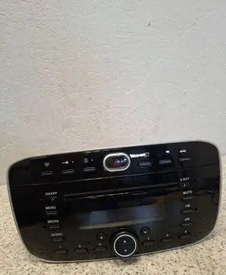 Fiat Punto Evo Radio/CD/DVD/GPS head unit 7355122480 61156900 MOD199FL