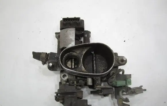 Audi A6 S6 C4 4A Throttle valve 078063T B6166078063T 078133154
