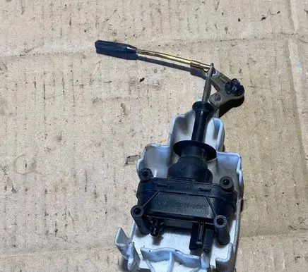 Mercedes-Benz E W124 Rear door lock loop/hook striker 