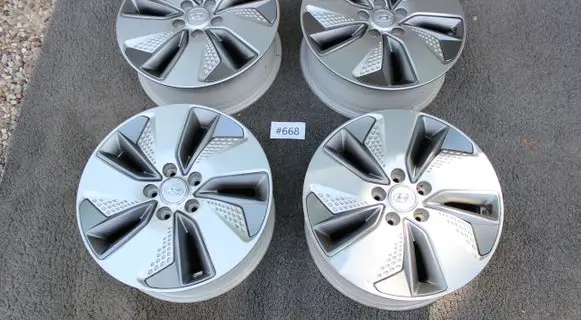 Hyundai Kona I R17 alloy rim 