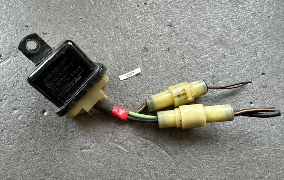 Toyota Land Cruiser (FJ60) Glow plug pre-heat relay 2861054180