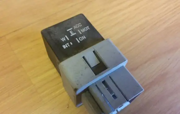 Mitsubishi Space Star Other relay MB953394
