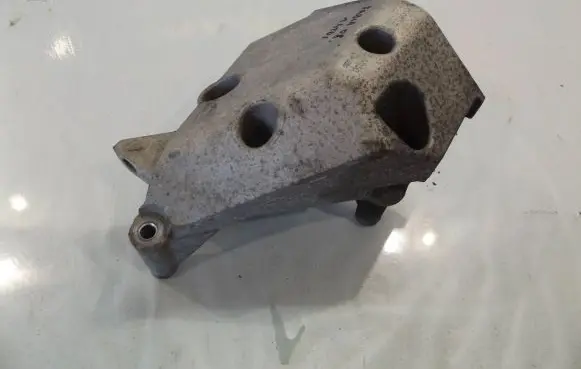 Skoda Fabia Mk2 (5J) Engine mounting bracket 045199207