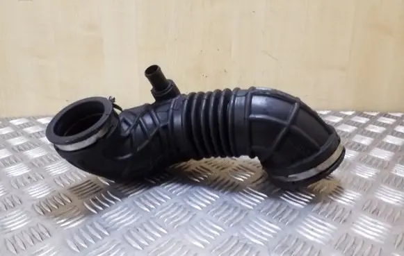 Opel Antara Turbo air intake inlet pipe/hose 20998611