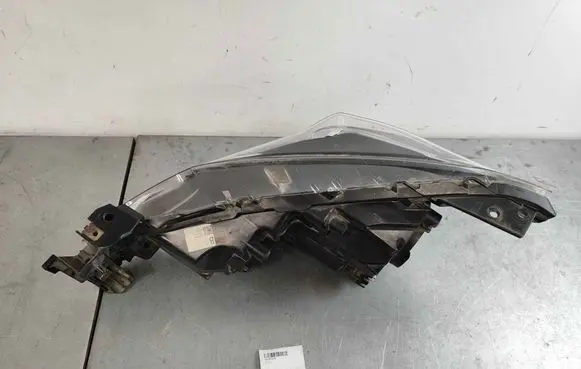 Mazda 3 III Headlight/headlamp bhr251030