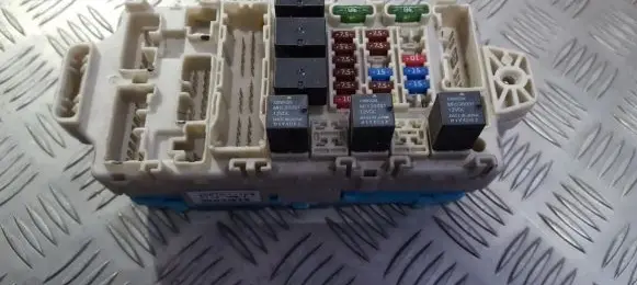Mitsubishi Lancer Fuse box set mr587875 40825-1740