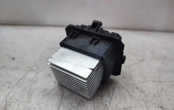 Peugeot 308 SW Heater blower motor/fan resistor T1000034Z