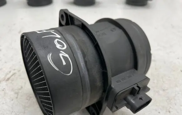 Volkswagen Golf VII Mass air flow meter 0281002956 03L906461A