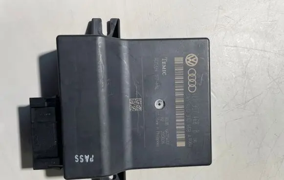 Audi Q7 4L Gateway control module 4L0907468B