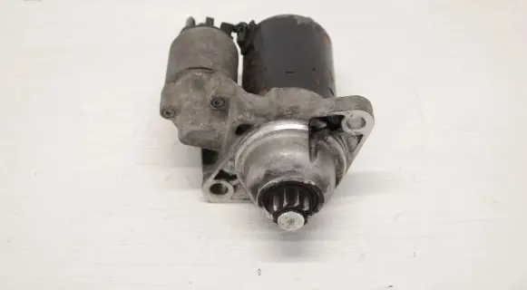 Volkswagen Golf V Starter motor 02T911023M
