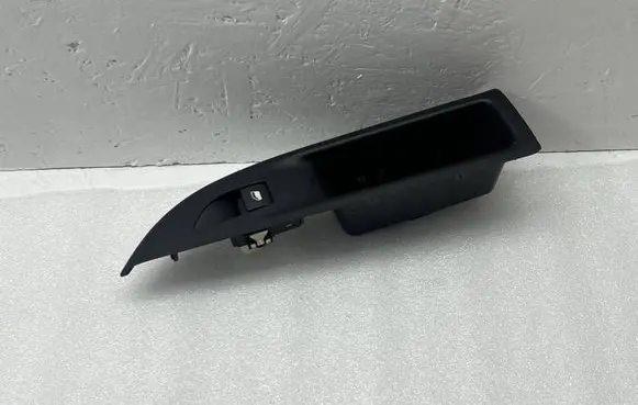 Opel Mokka B Electric window control switch 9835154080