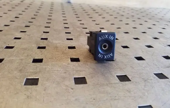 Volkswagen Tiguan AUX in-socket connector 5M0035724
