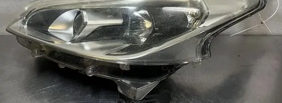 Peugeot 208 Headlight/headlamp