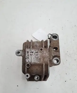 Volkswagen PASSAT B6 Engine mount bracket 1K0199262M
