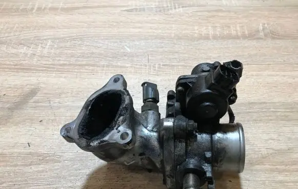 Toyota Corolla Verso AR10 Engine shut-off valve 