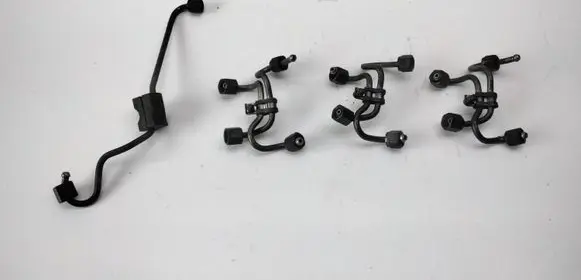 BMW 5 E60 E61 Fuel injector supply line/pipe 