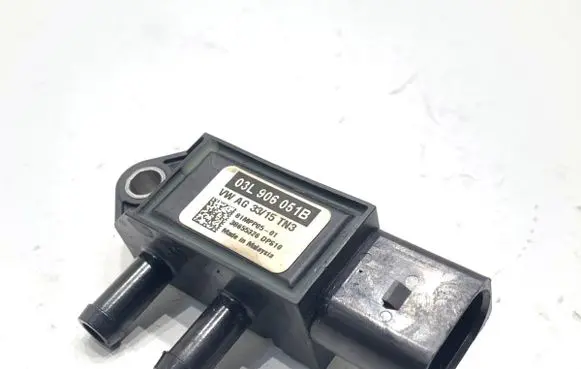Volkswagen Golf VII Exhaust gas pressure sensor 03L906051B