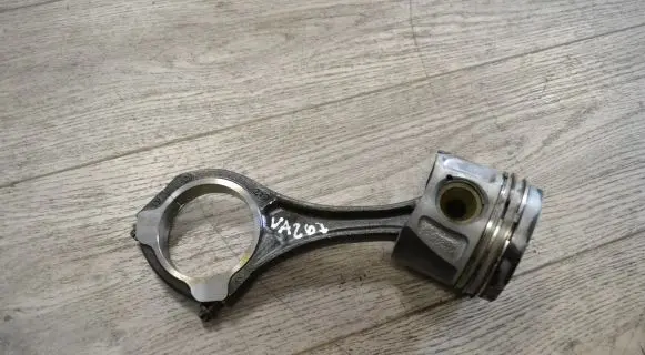 Mercedes-Benz Sprinter W906 Piston with connecting rod 8370