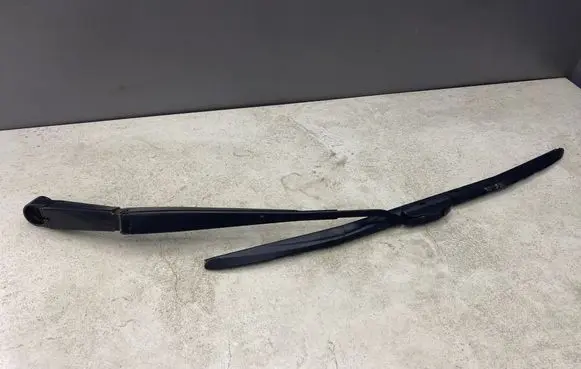 Nissan Pathfinder R51 Front wiper blade arm 39568
