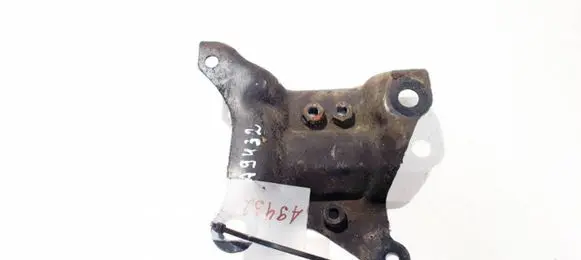 Honda Civic Engine mounting bracket