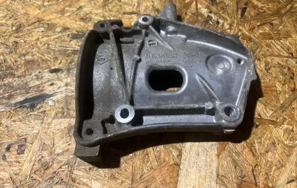Nissan Navara D23 A/C compressor mount bracket 926140604R