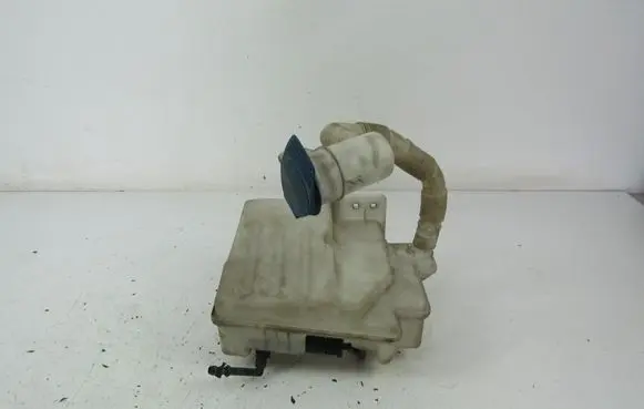 Volkswagen Golf IV Windshield washer fluid reservoir/tank 