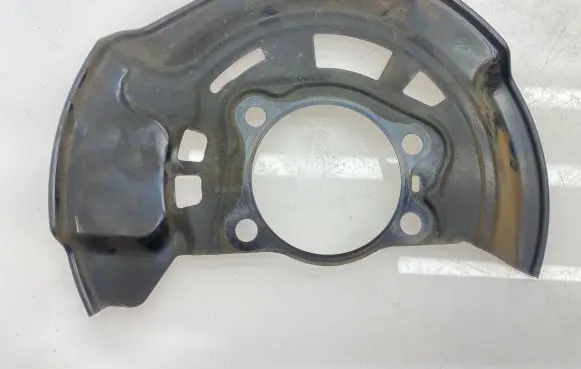Toyota Prius+ (ZVW40) Front brake disc dust cover plate 