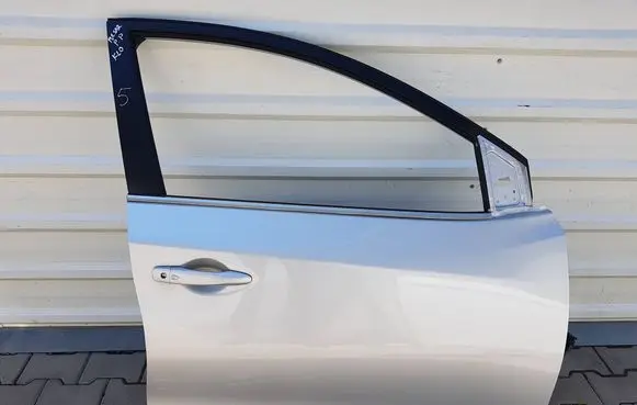Nissan Pulsar Front door