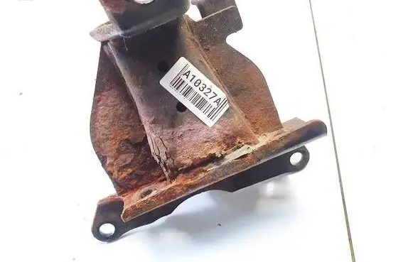 Engine mount bracket