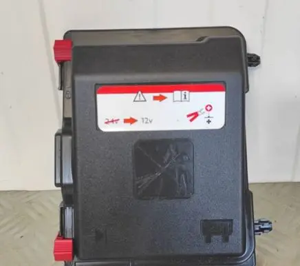 Peugeot Expert Fuse box cover 9678633380