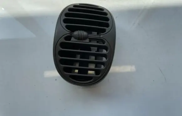 Chrysler Town & Country III Dash center air vent grill