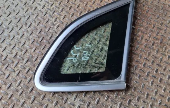 Volvo V40 Rear side window