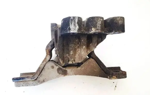 Chevrolet Captiva Engine mount bracket