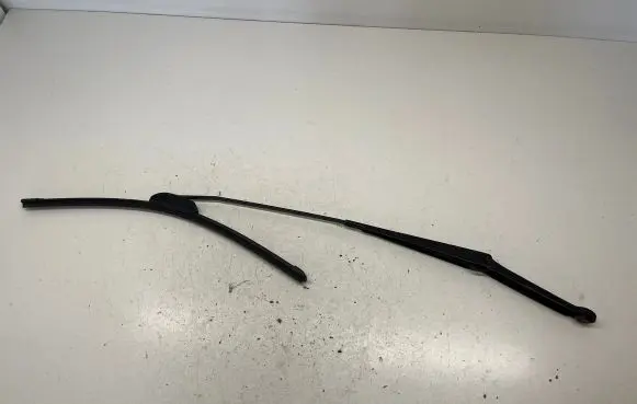 BMW X3 E83 Windshield/front glass wiper blade 7051668