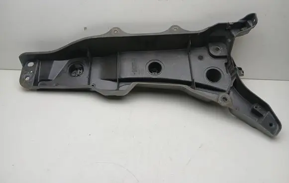 Volvo XC90 Fender mounting bracket 31391778