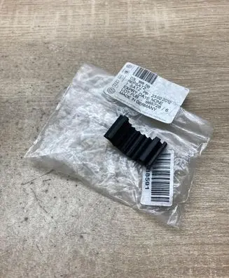 Volkswagen PASSAT B6 Fuel injector 03L198118