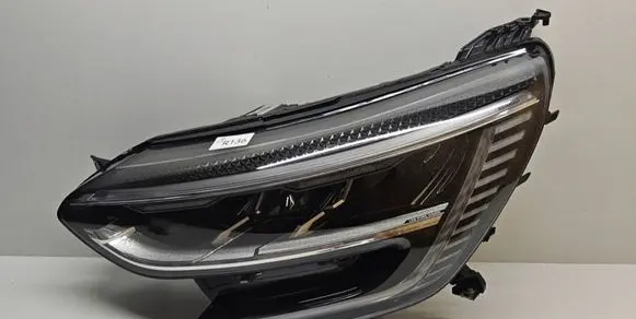Renault Megane IV Headlight/headlamp 260608417R R136