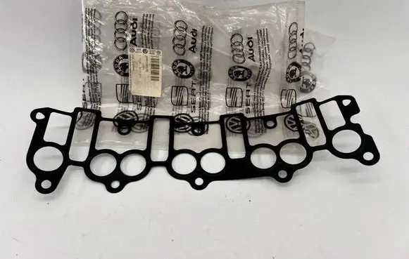 Volkswagen PASSAT B6 Intake manifold 03G129717D 13122010