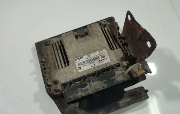 Opel Astra H Engine control unit/module 0281011380