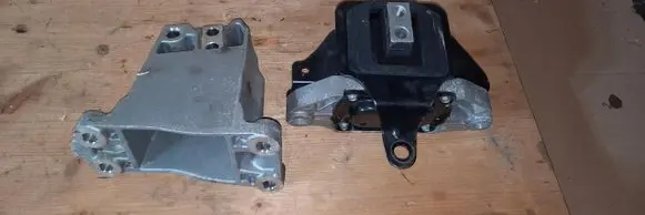Hyundai Tucson JM Gearbox mounting bracket 4565