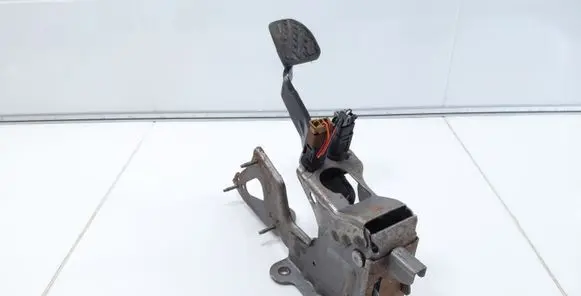 Nissan Qashqai Brake pedal E001046X11