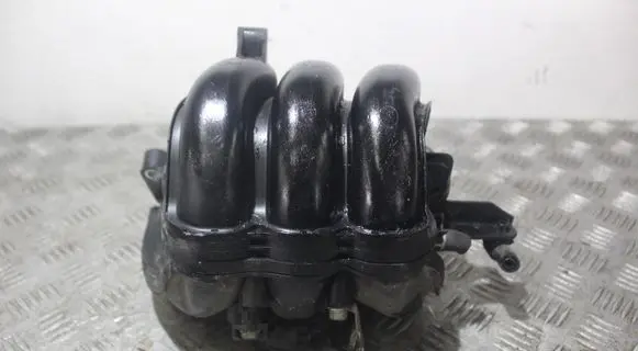 Toyota Yaris Intake manifold