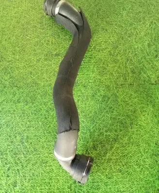 Coolant pipe/hose