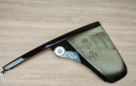 BMW 8 G16 Rear door window glass 7435451