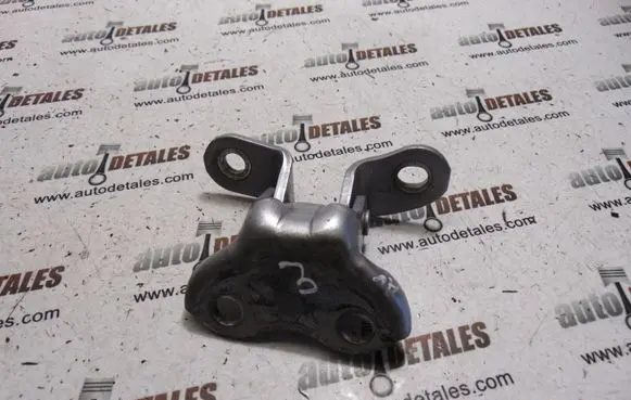 Toyota Avensis T270 Front door lower hinge 